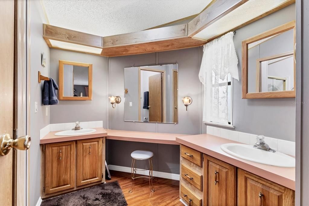 待售: $195,000 (2 贝兹, 2 浴室, 1177 平方英尺)