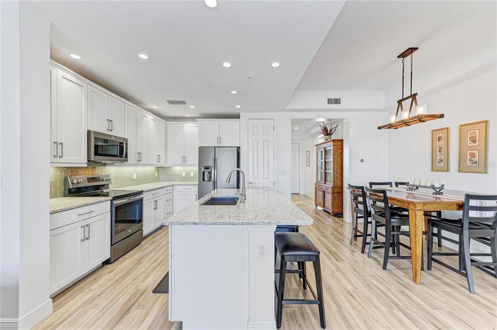 На продажу: $529,000 (2 спален, 2 ванн, 1460 Квадратных фут)