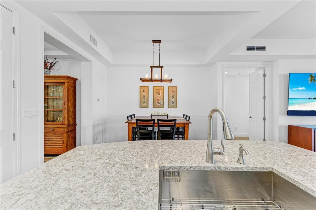 На продажу: $529,000 (2 спален, 2 ванн, 1460 Квадратных фут)