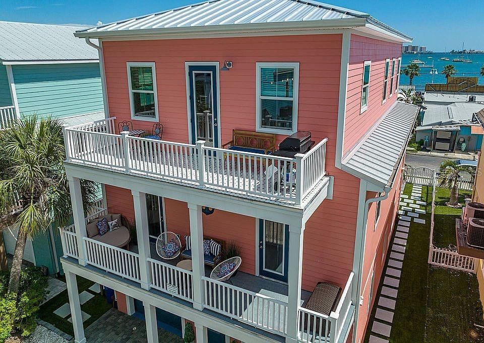 For Sale: $1,595,000 (3 beds, 4 baths, 3828 Square Feet)