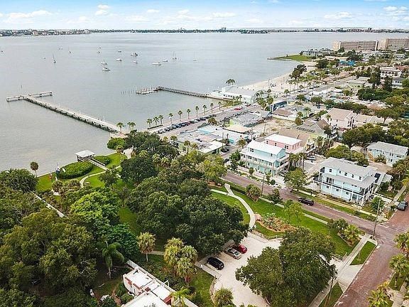 For Sale: $1,595,000 (3 beds, 4 baths, 3828 Square Feet)