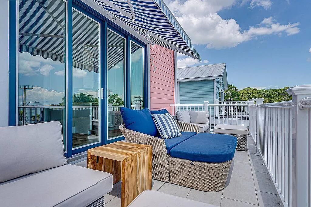 For Sale: $1,595,000 (3 beds, 4 baths, 3828 Square Feet)