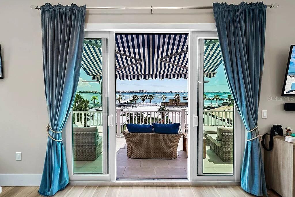 For Sale: $1,595,000 (3 beds, 4 baths, 3828 Square Feet)