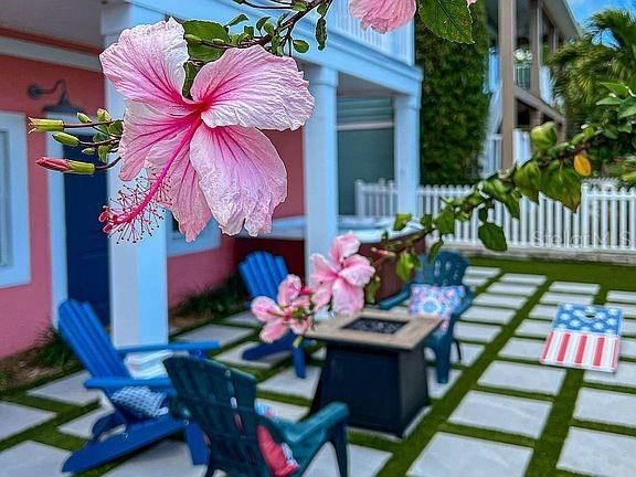 For Sale: $1,595,000 (3 beds, 4 baths, 3828 Square Feet)