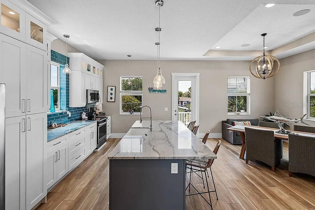 For Sale: $1,595,000 (3 beds, 4 baths, 3828 Square Feet)