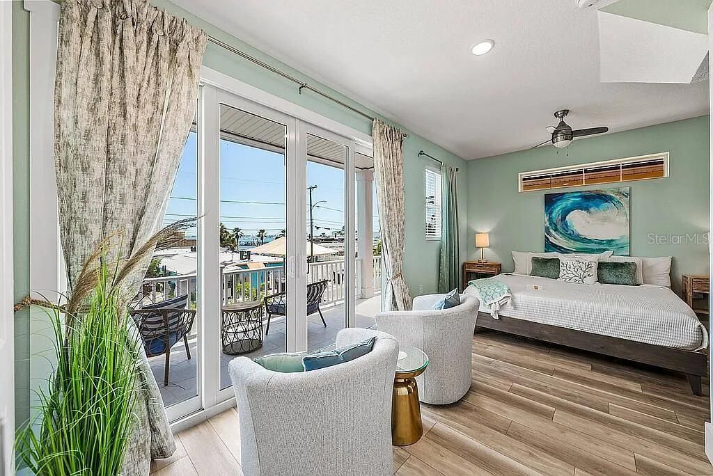 For Sale: $1,595,000 (3 beds, 4 baths, 3828 Square Feet)