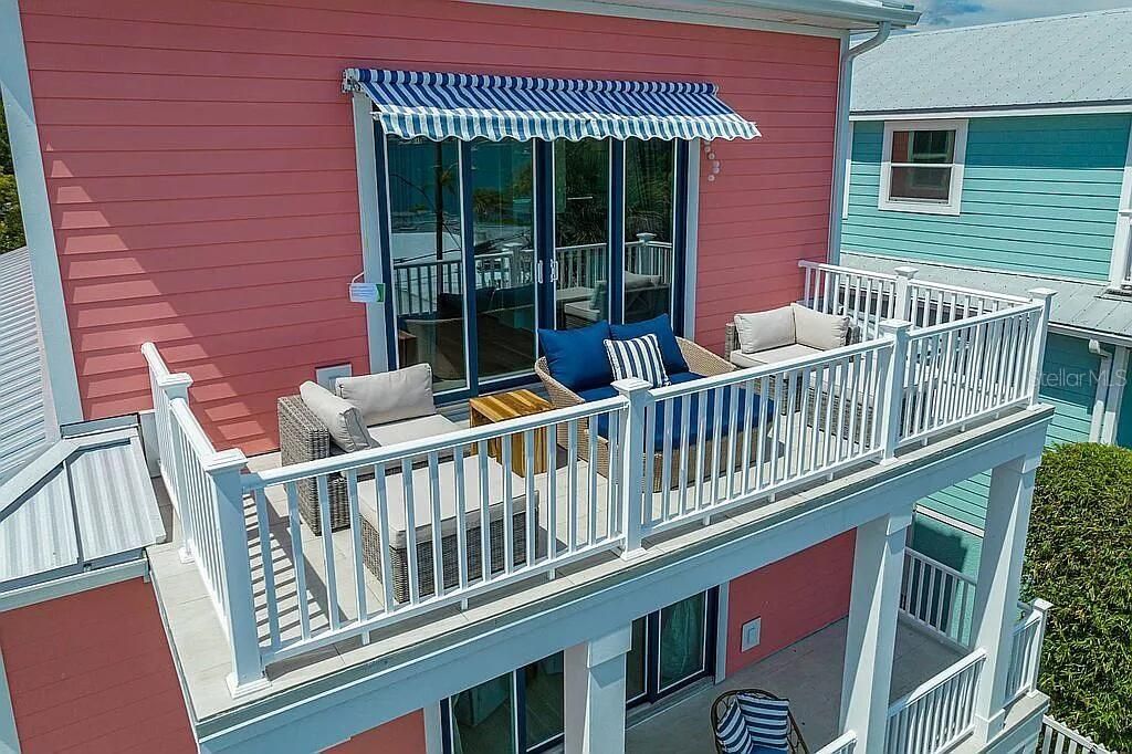 For Sale: $1,595,000 (3 beds, 4 baths, 3828 Square Feet)