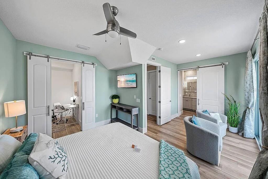 For Sale: $1,595,000 (3 beds, 4 baths, 3828 Square Feet)