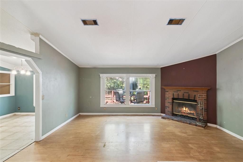 For Sale: $200,000 (3 beds, 2 baths, 1782 Square Feet)