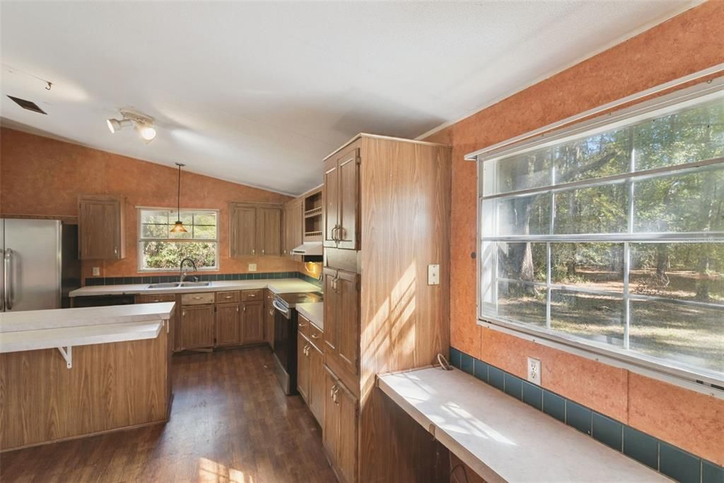 For Sale: $200,000 (3 beds, 2 baths, 1782 Square Feet)