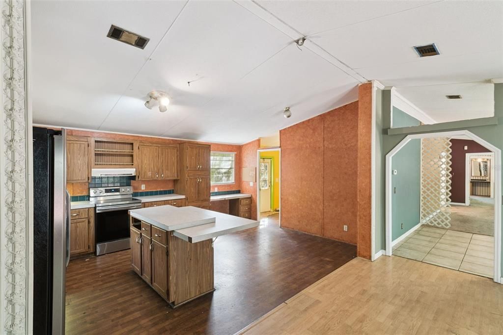 For Sale: $200,000 (3 beds, 2 baths, 1782 Square Feet)