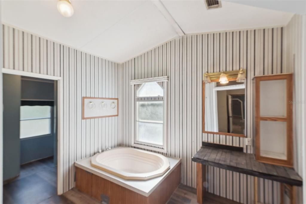 For Sale: $200,000 (3 beds, 2 baths, 1782 Square Feet)