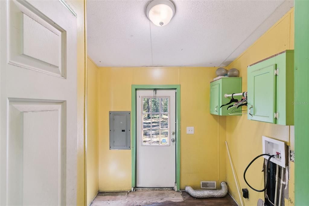 For Sale: $200,000 (3 beds, 2 baths, 1782 Square Feet)