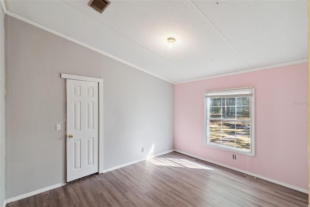 For Sale: $200,000 (3 beds, 2 baths, 1782 Square Feet)