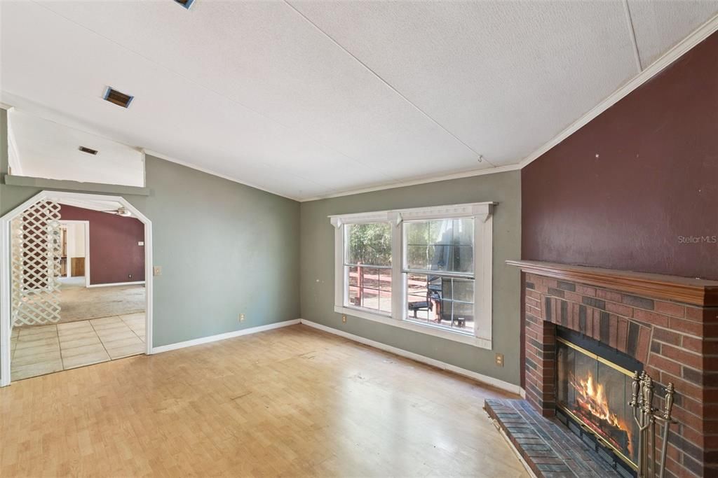 For Sale: $200,000 (3 beds, 2 baths, 1782 Square Feet)