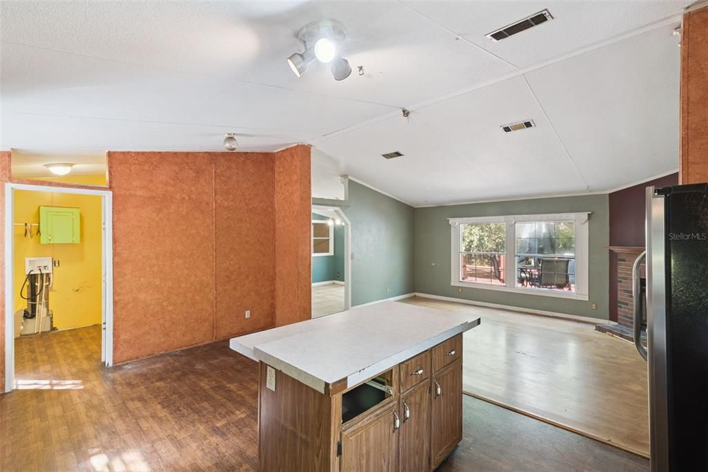 For Sale: $200,000 (3 beds, 2 baths, 1782 Square Feet)