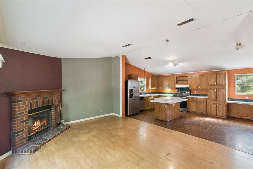 For Sale: $200,000 (3 beds, 2 baths, 1782 Square Feet)