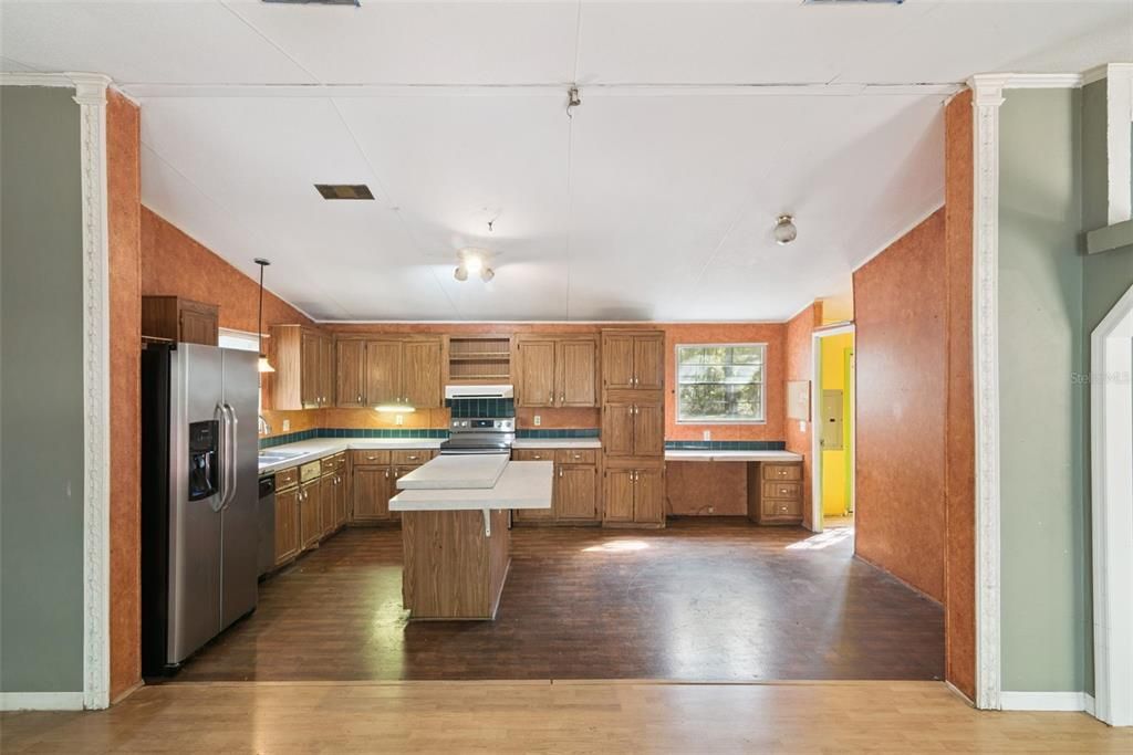 For Sale: $200,000 (3 beds, 2 baths, 1782 Square Feet)