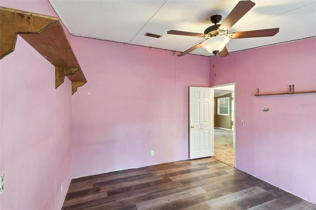 For Sale: $200,000 (3 beds, 2 baths, 1782 Square Feet)