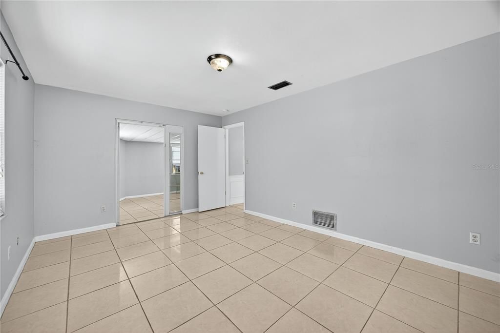 For Rent: $2,900 (4 beds, 2 baths, 2367 Square Feet)