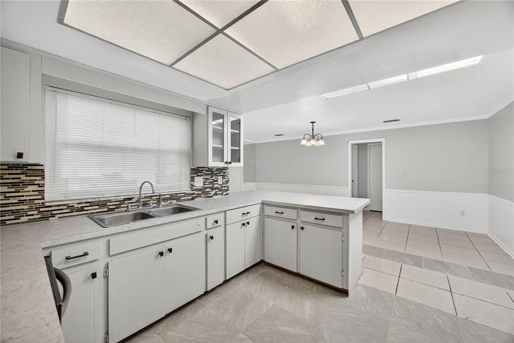 For Rent: $2,900 (4 beds, 2 baths, 2367 Square Feet)