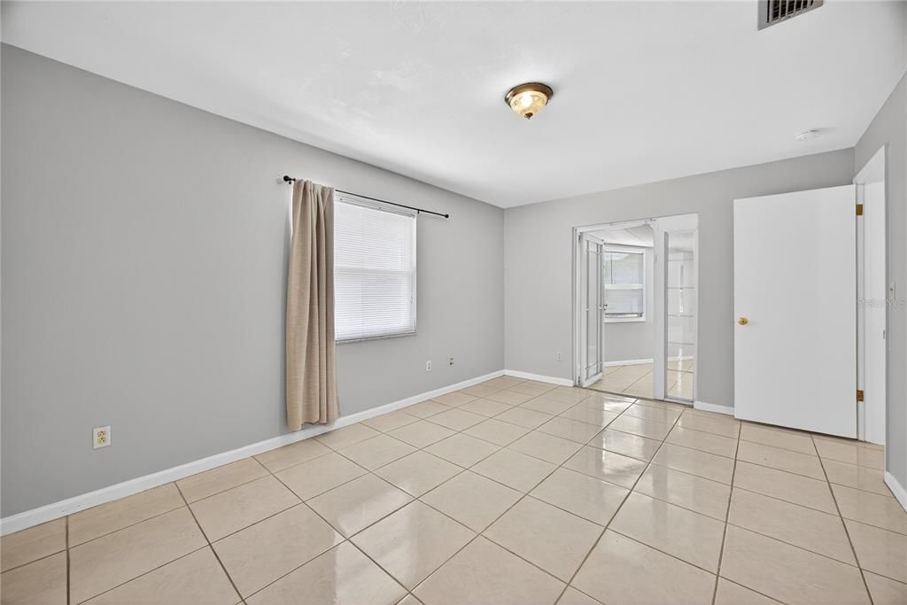 For Rent: $2,900 (4 beds, 2 baths, 2367 Square Feet)