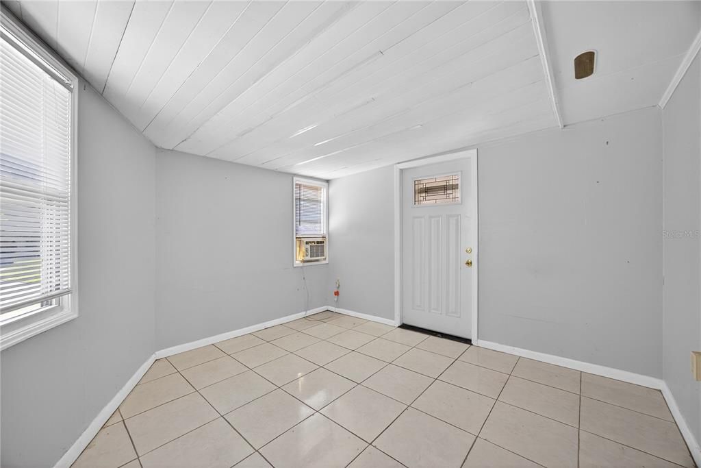 For Rent: $2,900 (4 beds, 2 baths, 2367 Square Feet)