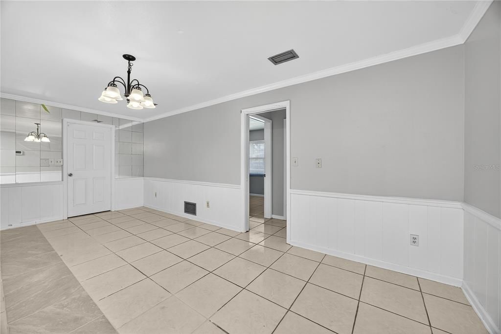 For Rent: $2,900 (4 beds, 2 baths, 2367 Square Feet)