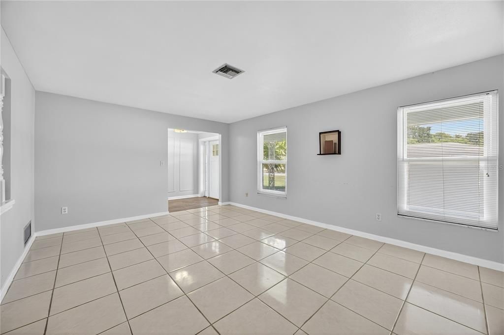 For Rent: $2,900 (4 beds, 2 baths, 2367 Square Feet)