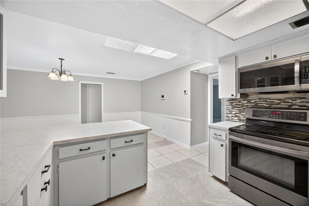 For Rent: $2,900 (4 beds, 2 baths, 2367 Square Feet)