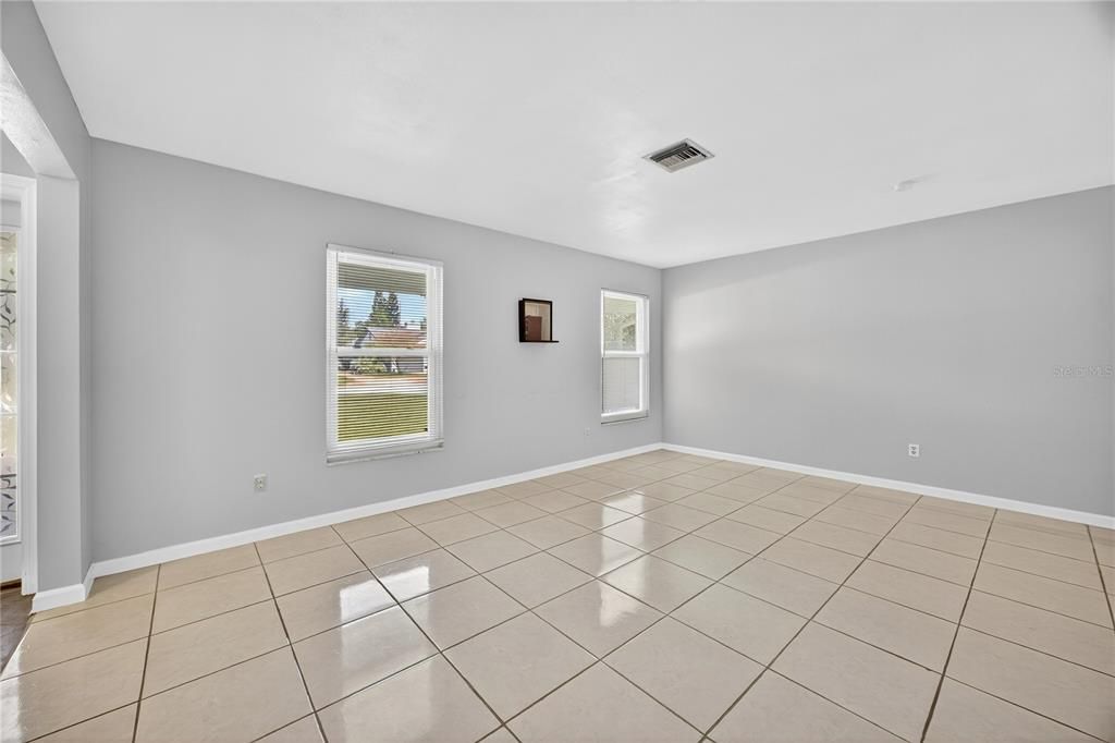 For Rent: $2,900 (4 beds, 2 baths, 2367 Square Feet)