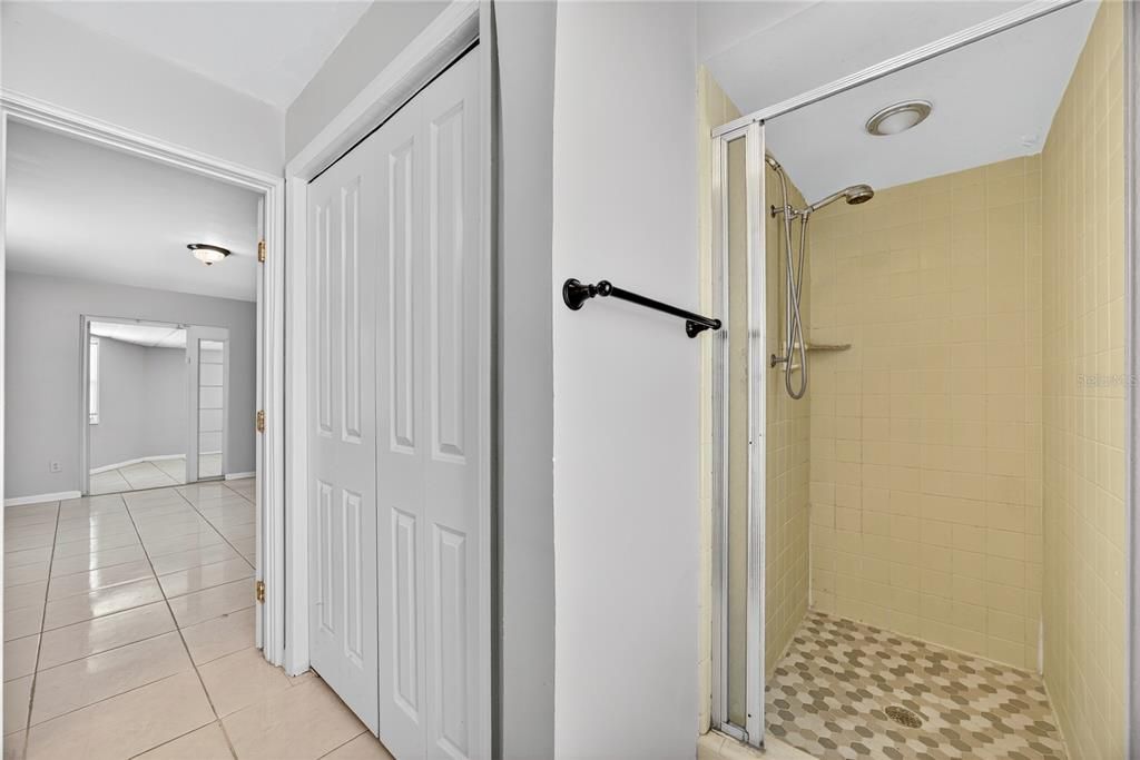 For Rent: $2,900 (4 beds, 2 baths, 2367 Square Feet)