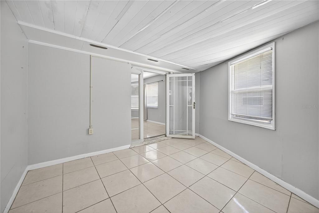 For Rent: $2,900 (4 beds, 2 baths, 2367 Square Feet)