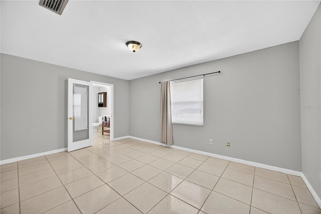 For Rent: $2,900 (4 beds, 2 baths, 2367 Square Feet)