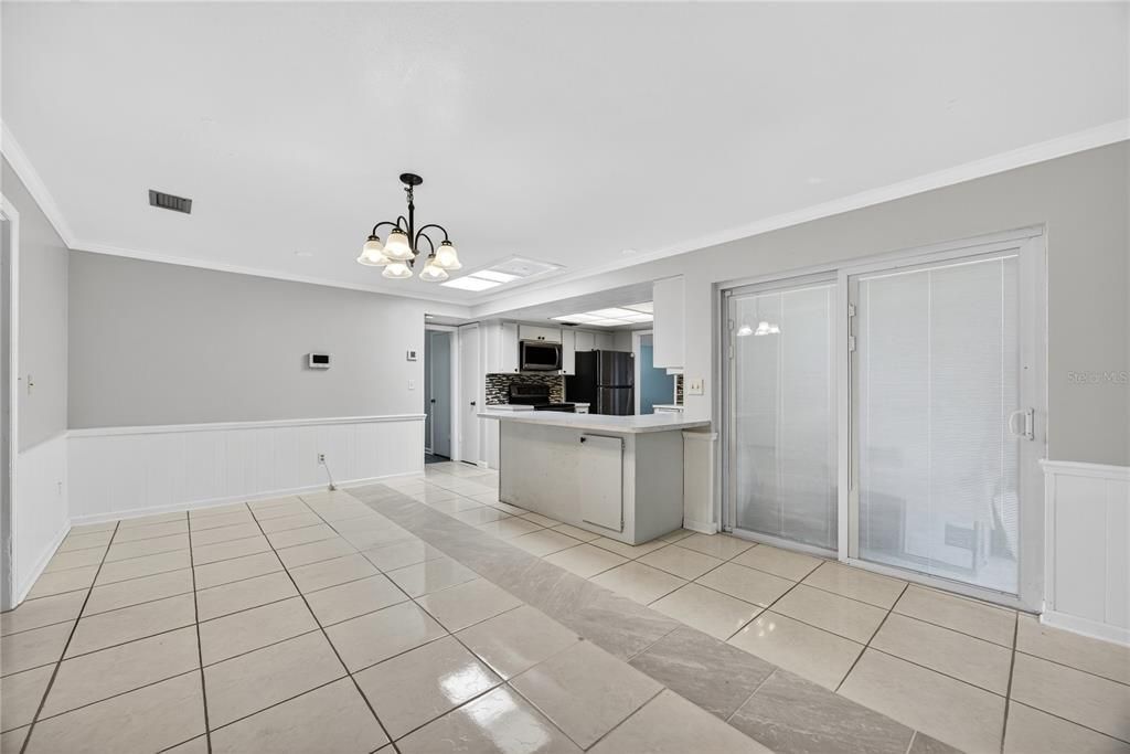 For Rent: $2,900 (4 beds, 2 baths, 2367 Square Feet)