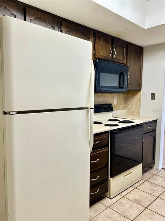 В аренду: $1,350 (2 спален, 2 ванн, 976 Квадратных фут)