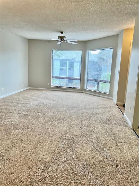 В аренду: $1,350 (2 спален, 2 ванн, 976 Квадратных фут)