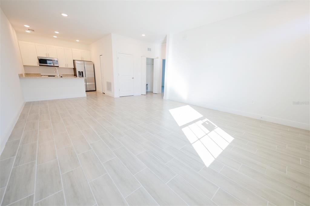 For Rent: $1,800 (2 beds, 2 baths, 1055 Square Feet)