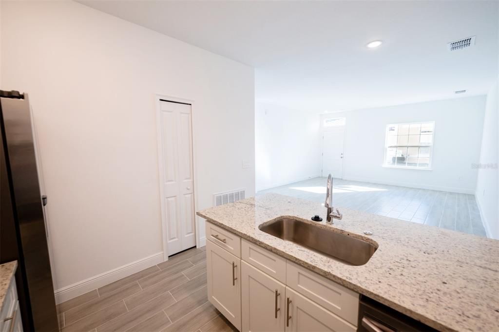 For Rent: $1,800 (2 beds, 2 baths, 1055 Square Feet)