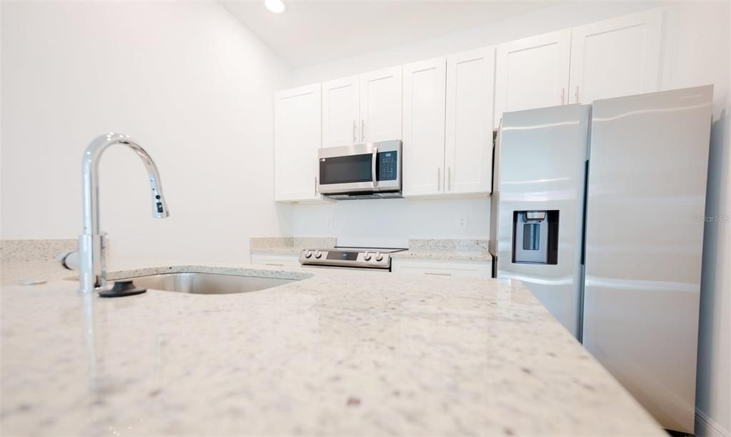 For Rent: $1,800 (2 beds, 2 baths, 1055 Square Feet)