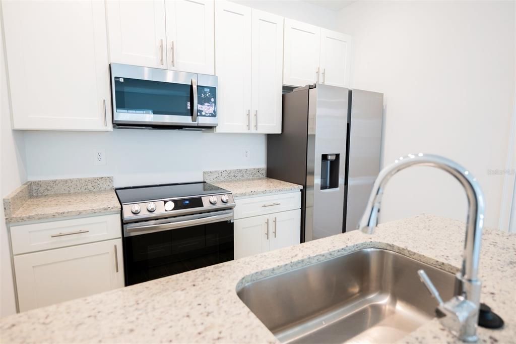 For Rent: $1,800 (2 beds, 2 baths, 1055 Square Feet)