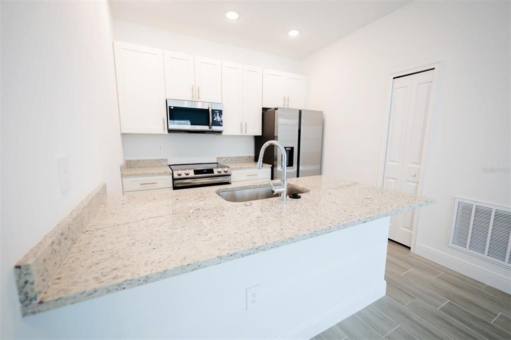 For Rent: $1,800 (2 beds, 2 baths, 1055 Square Feet)