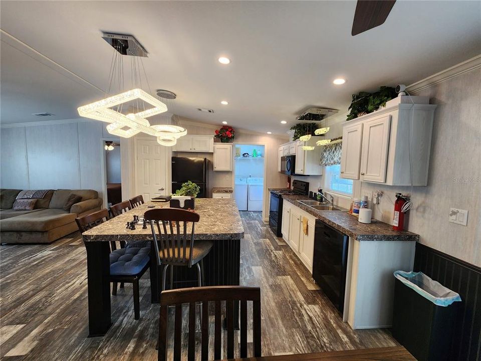 待售: $244,900 (4 贝兹, 2 浴室, 1407 平方英尺)