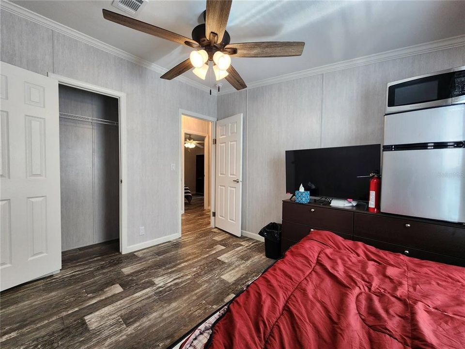 待售: $244,900 (4 贝兹, 2 浴室, 1407 平方英尺)