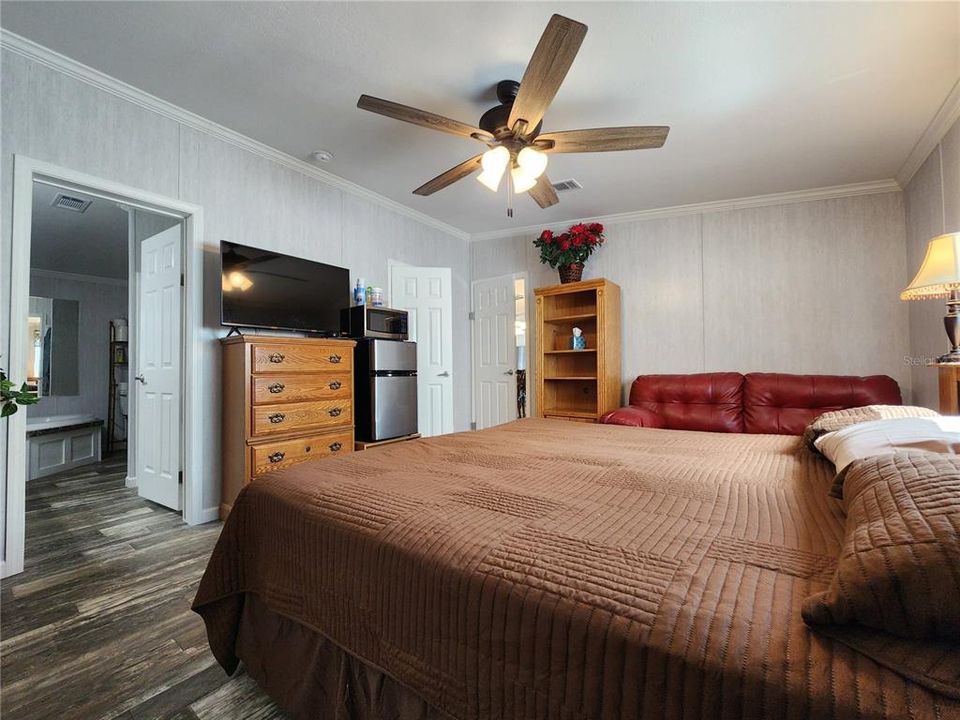 待售: $244,900 (4 贝兹, 2 浴室, 1407 平方英尺)