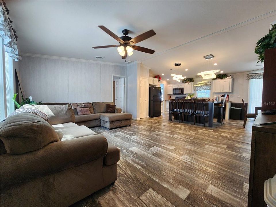 待售: $244,900 (4 贝兹, 2 浴室, 1407 平方英尺)