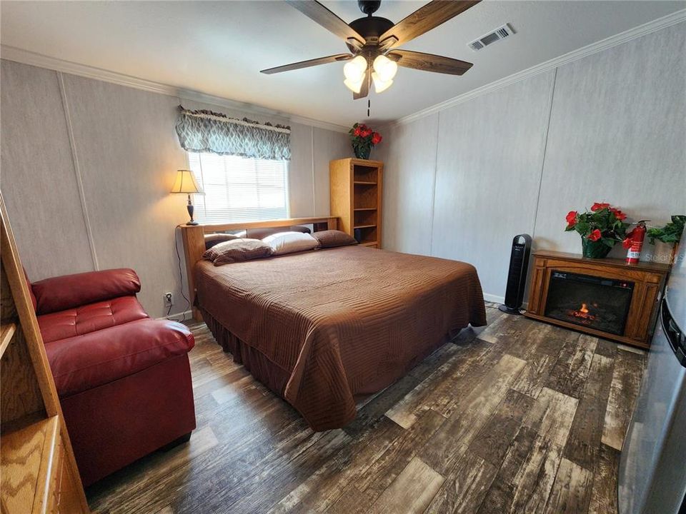 待售: $244,900 (4 贝兹, 2 浴室, 1407 平方英尺)