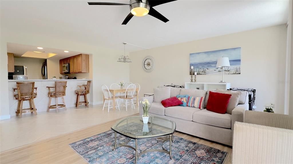 For Sale: $169,000 (2 beds, 1 baths, 1037 Square Feet)