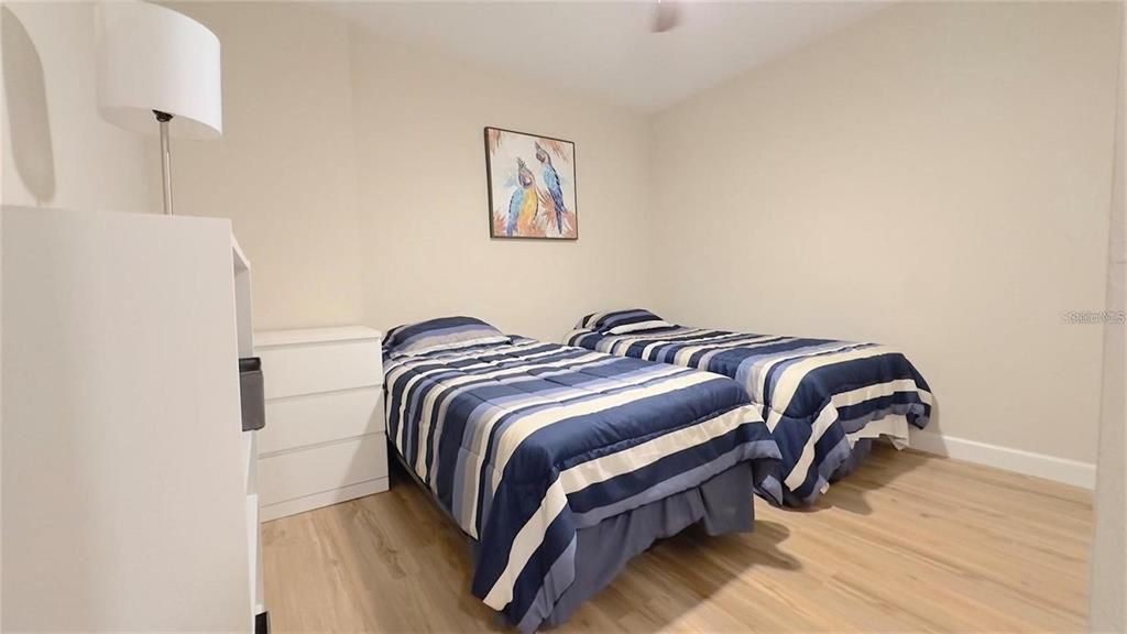 For Sale: $169,000 (2 beds, 1 baths, 1037 Square Feet)