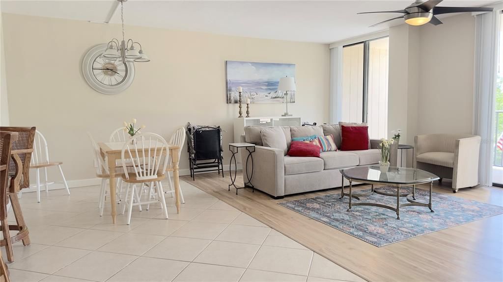 For Sale: $169,000 (2 beds, 1 baths, 1037 Square Feet)